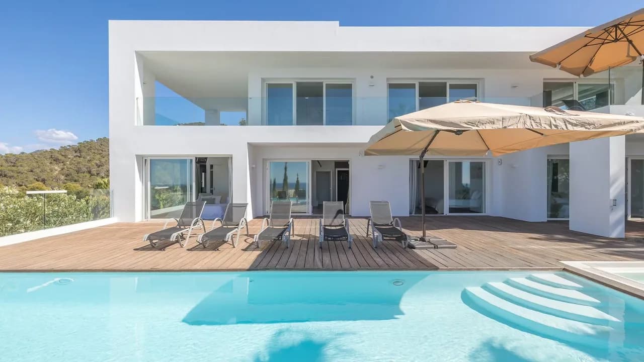 EXQUISITA PROPIEDAD CON VISTAS EXCEPCIONALES AL MAR
