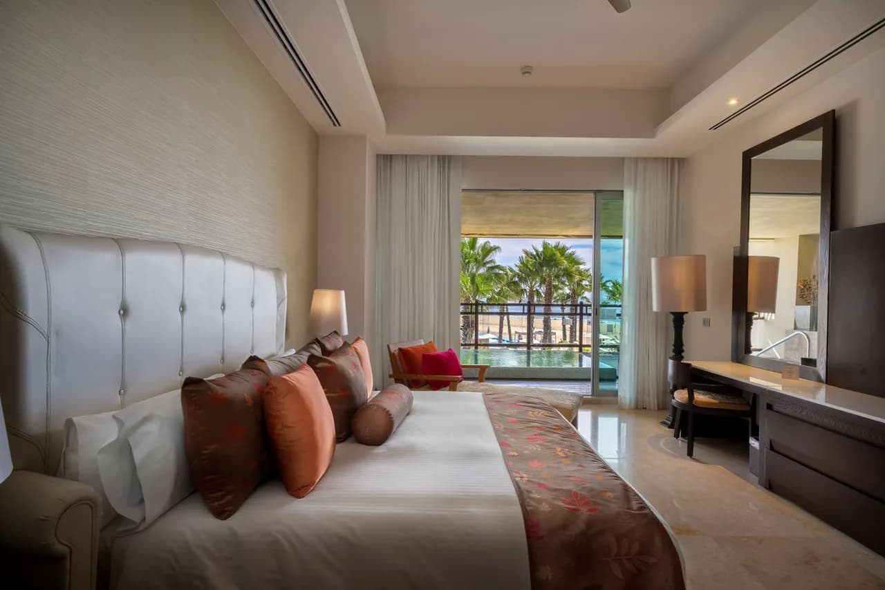 Extraordinary Villa  With Pool And 2 Jacuzzis photo 4