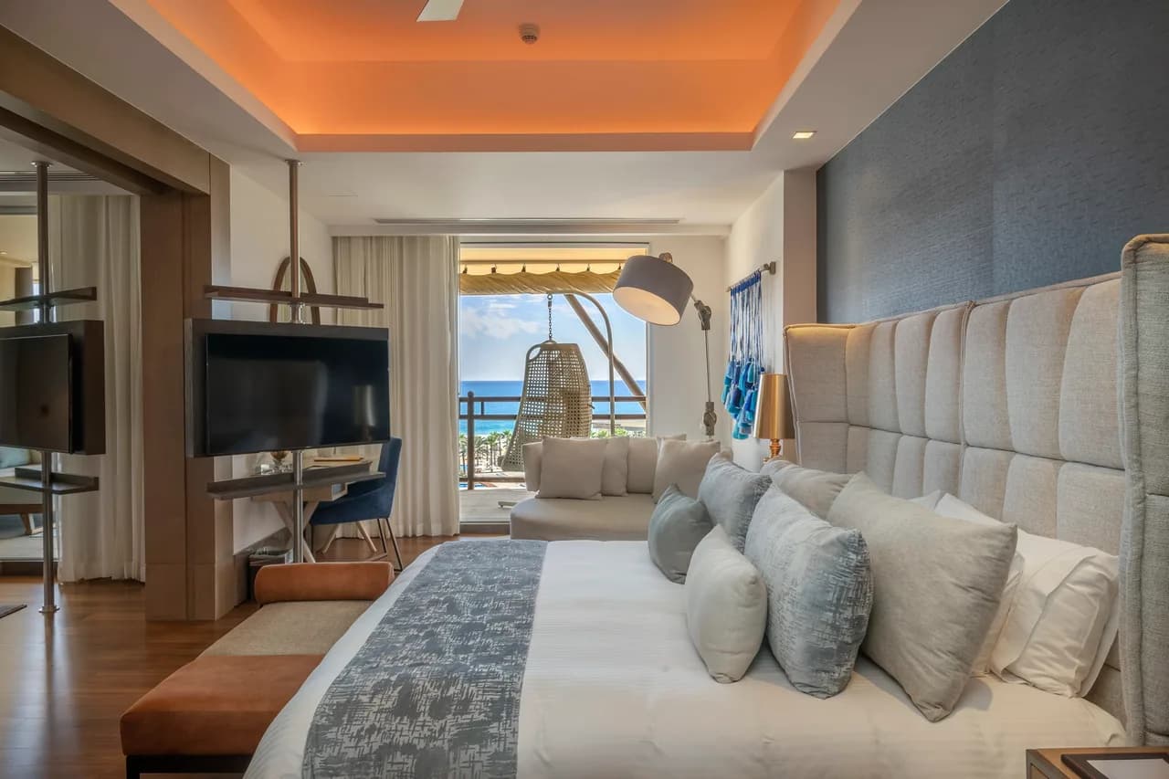 Elegant Penthouse Suite with Breathtaking View photo 5
