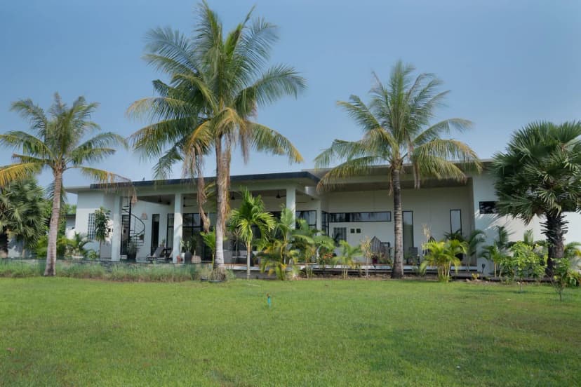 Comfy Contemporary Villa with Beautiful Pool and Garden
