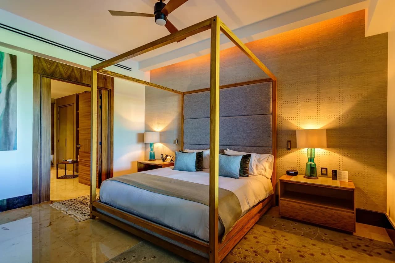 Chic 1-Bed Suite with Gourmet Kitchen and Jacuzzi photo 3