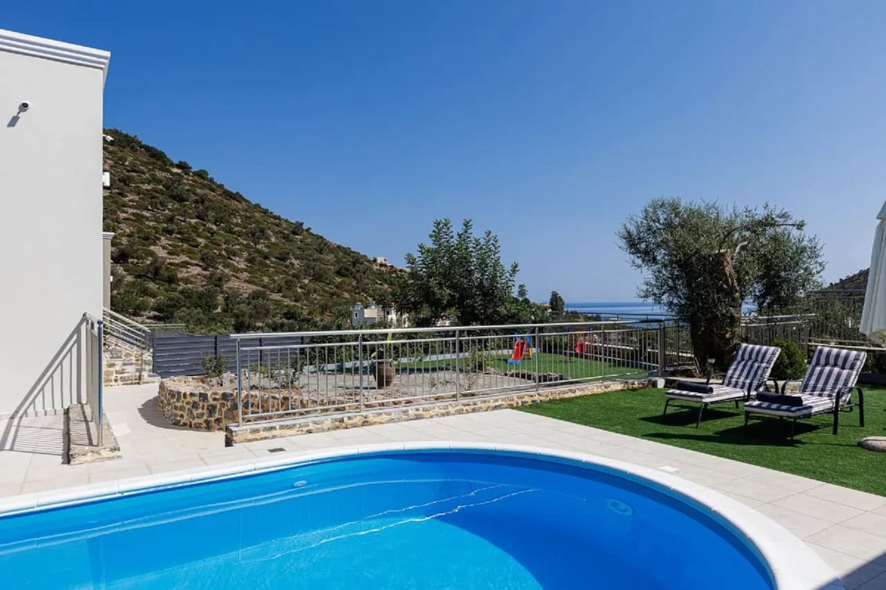 Exquisite Family Vacation Villa In Crete photo 2