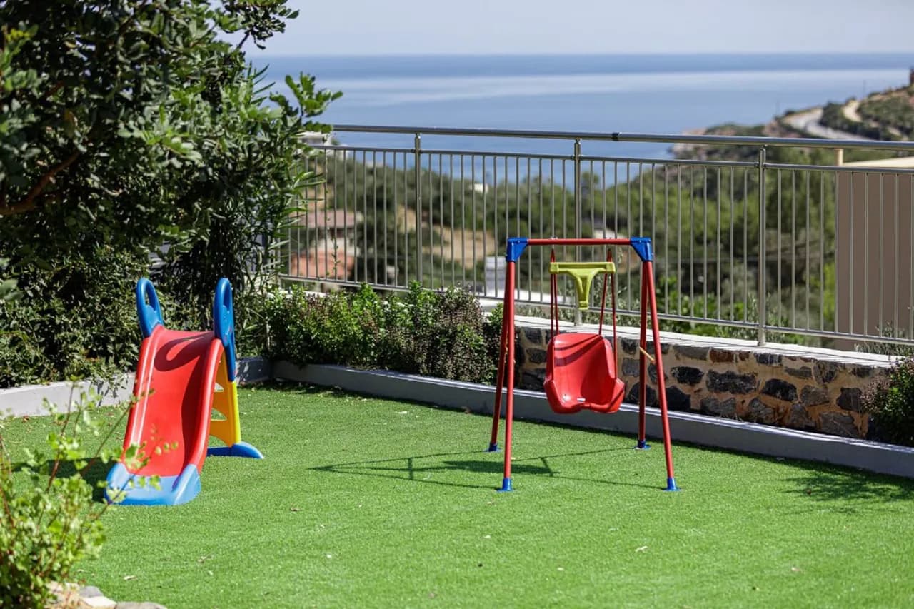 Exquisite Family Vacation Villa In Crete photo 4