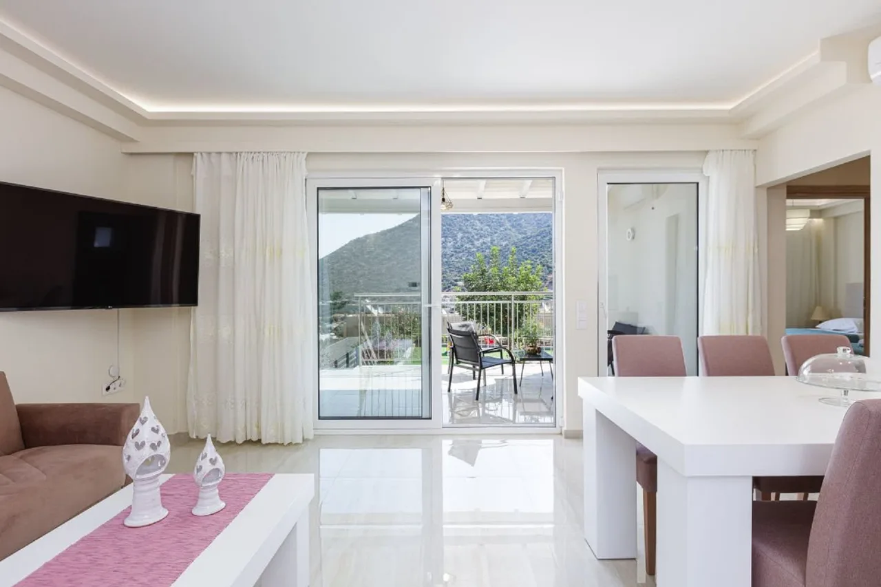 Exquisite Family Vacation Villa In Crete photo 5