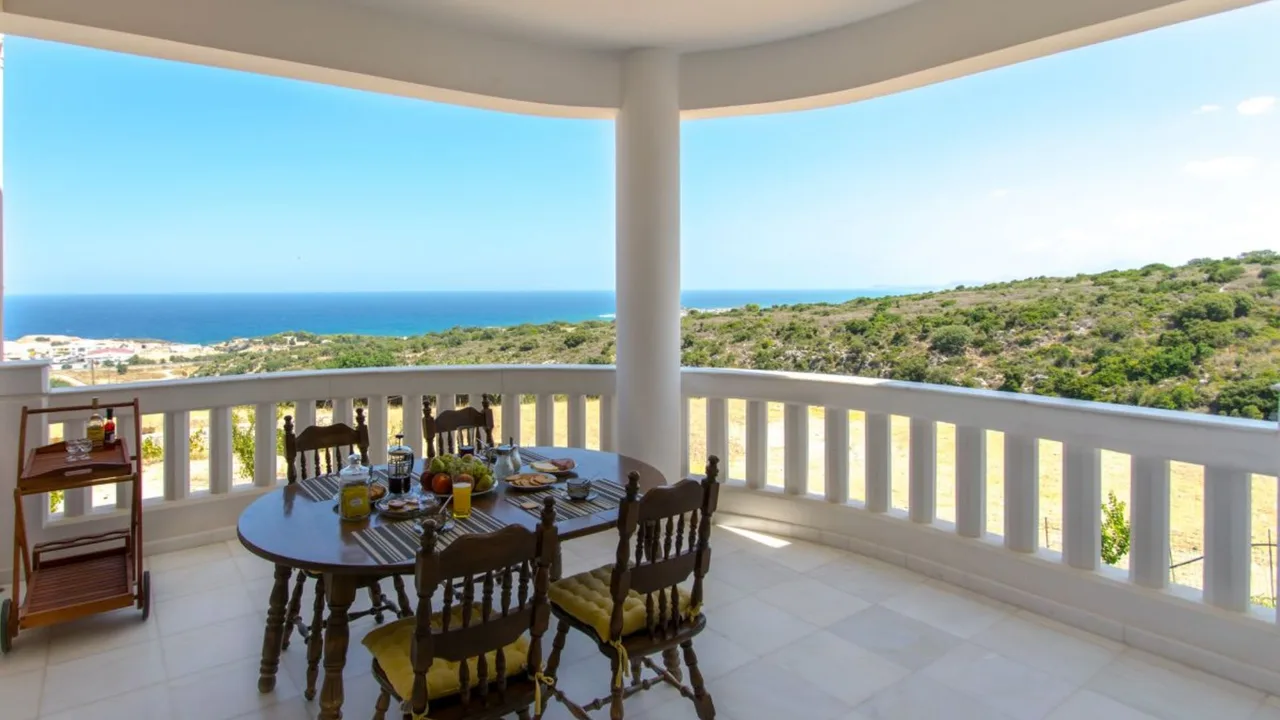 Schöne Villa mit Sonnenliegen und Swimmingpool, Foto 4