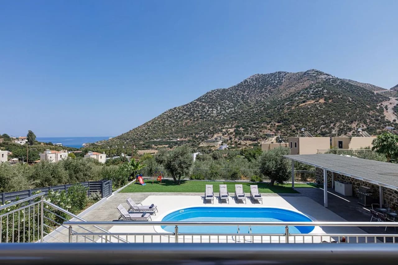 Secluded Family Retreat in Crete with Great View photo 4