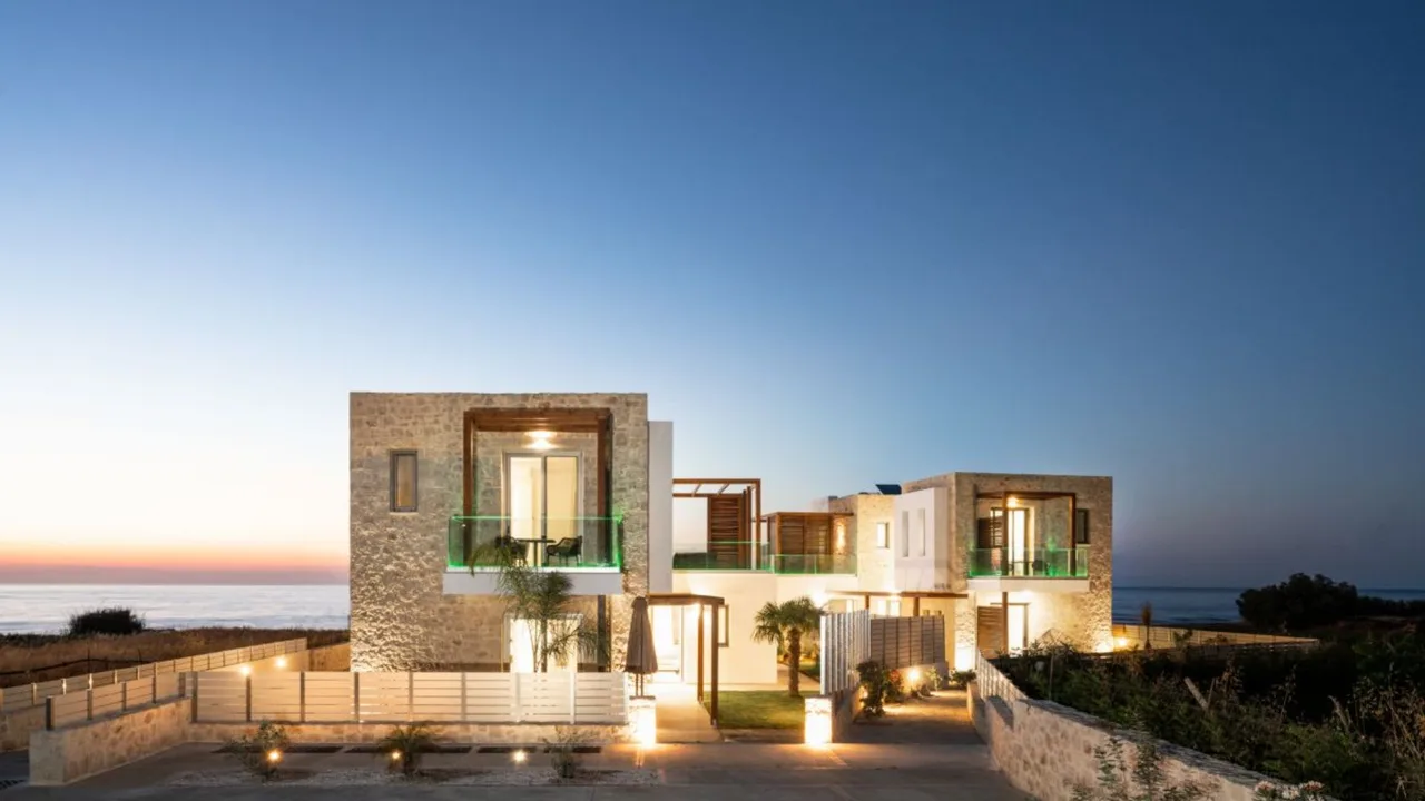 ALL-NEW MODERN DESIGN 3BR BEACHFRONT CRETAN VILLA, foto 3