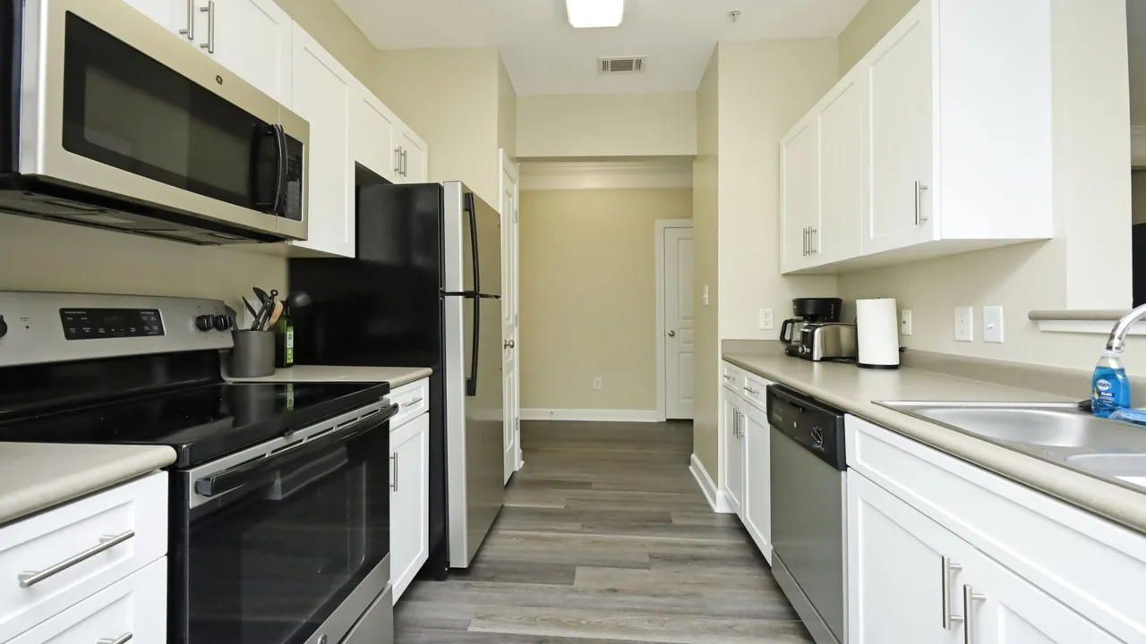 Cary Oasis with King Bed and Pool photo 3