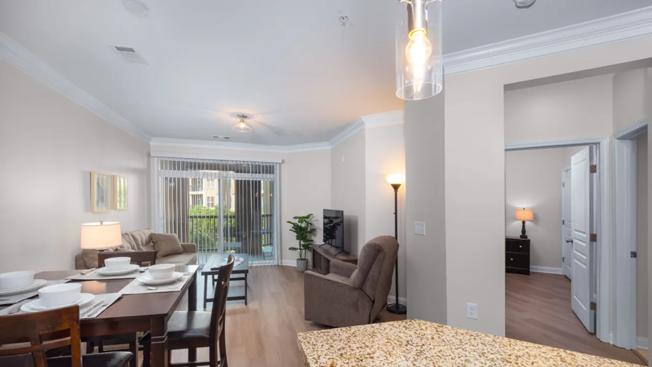 MODERN APARTMENT W/ POOL & GYM ACCESS photo 4