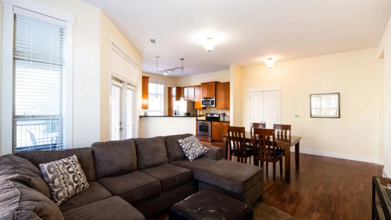 Breathtaking Lakeside Sanctuary Furnished With 2BR photo 2