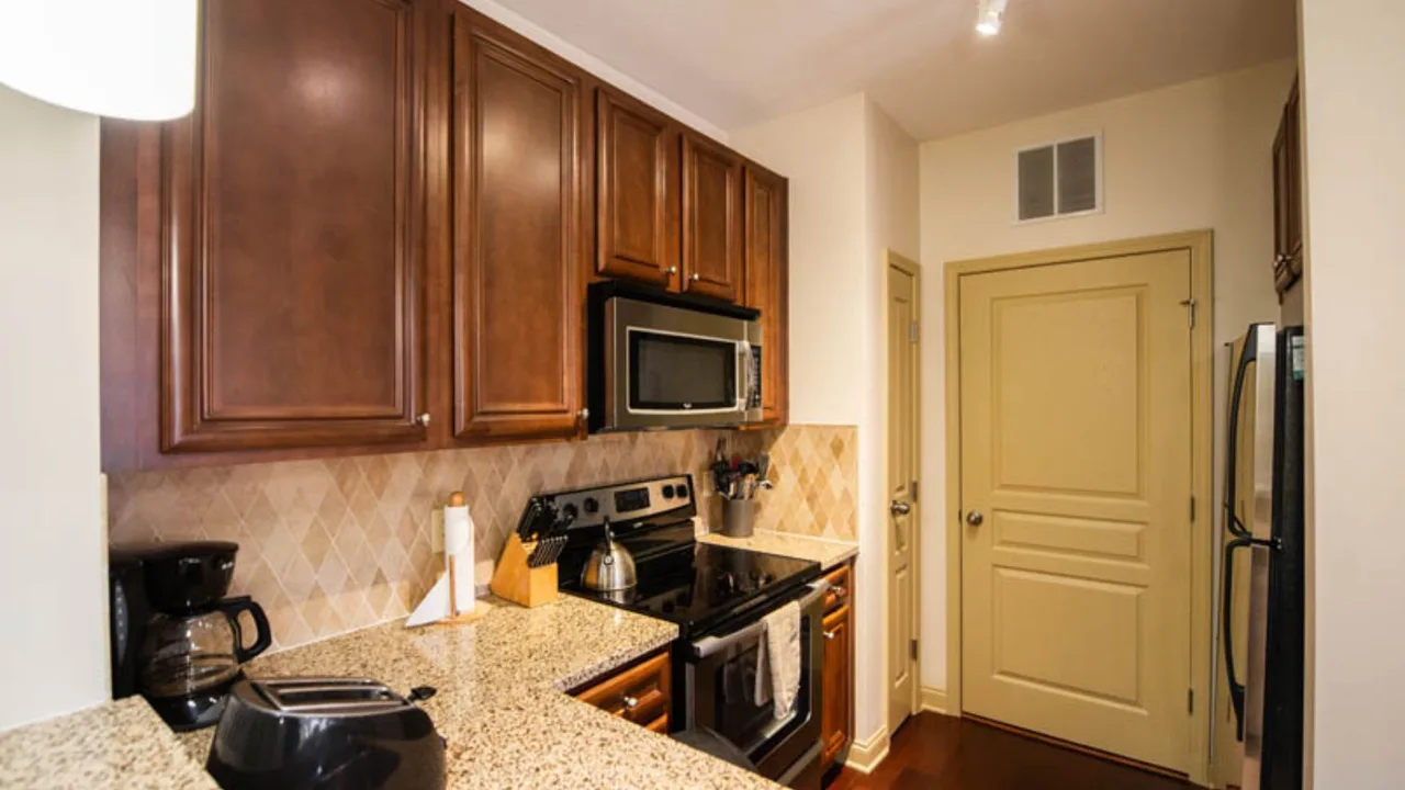 Elegant 2br Sanctuary at the Arboretum photo 3