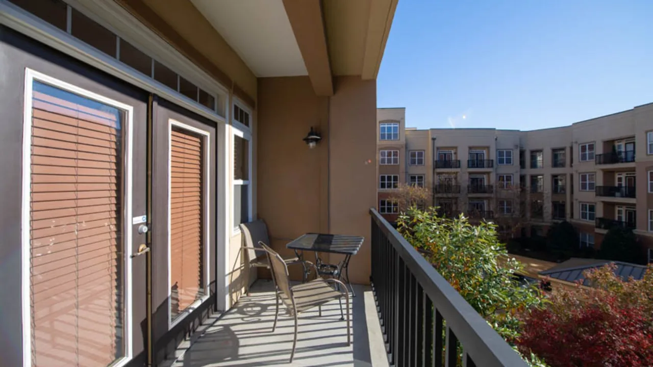 Elegant 2br Sanctuary at the Arboretum photo 4