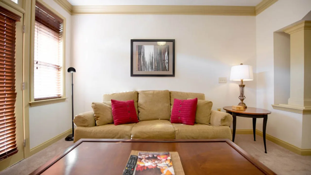 Elegant 2br Sanctuary at the Arboretum photo 5