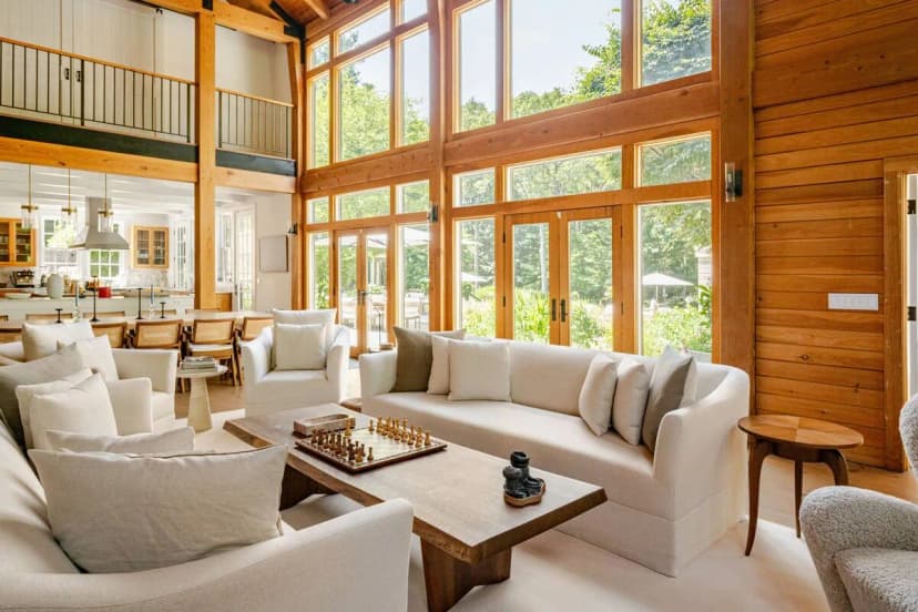 Lavish Poolside Apartment in East Hampton