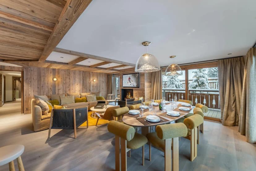 Luxury Ski-in Apartment With Pool & Mountain Views