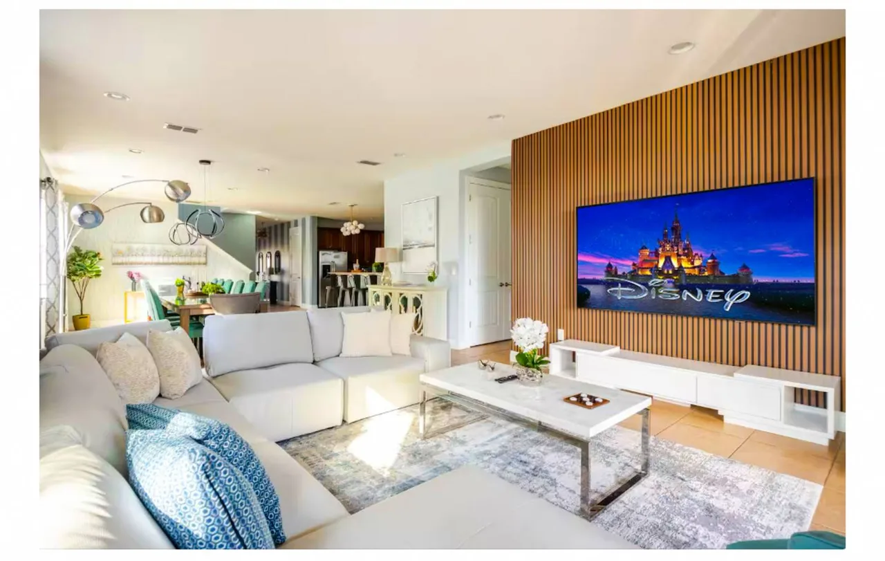 Luxusvilla mit privatem Kino in West Lucaya, Foto 4