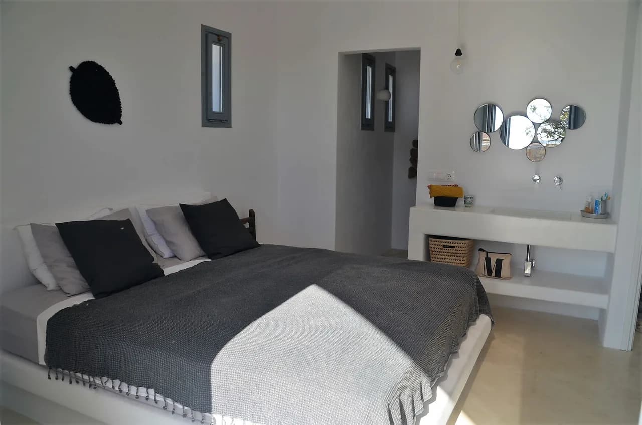 Beautiful Cycladic Home With Comfortable Amenities photo 3