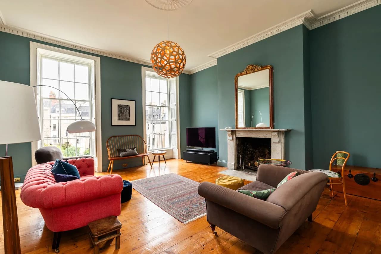 Elegant Georgian Townhouse with Garden in Bath