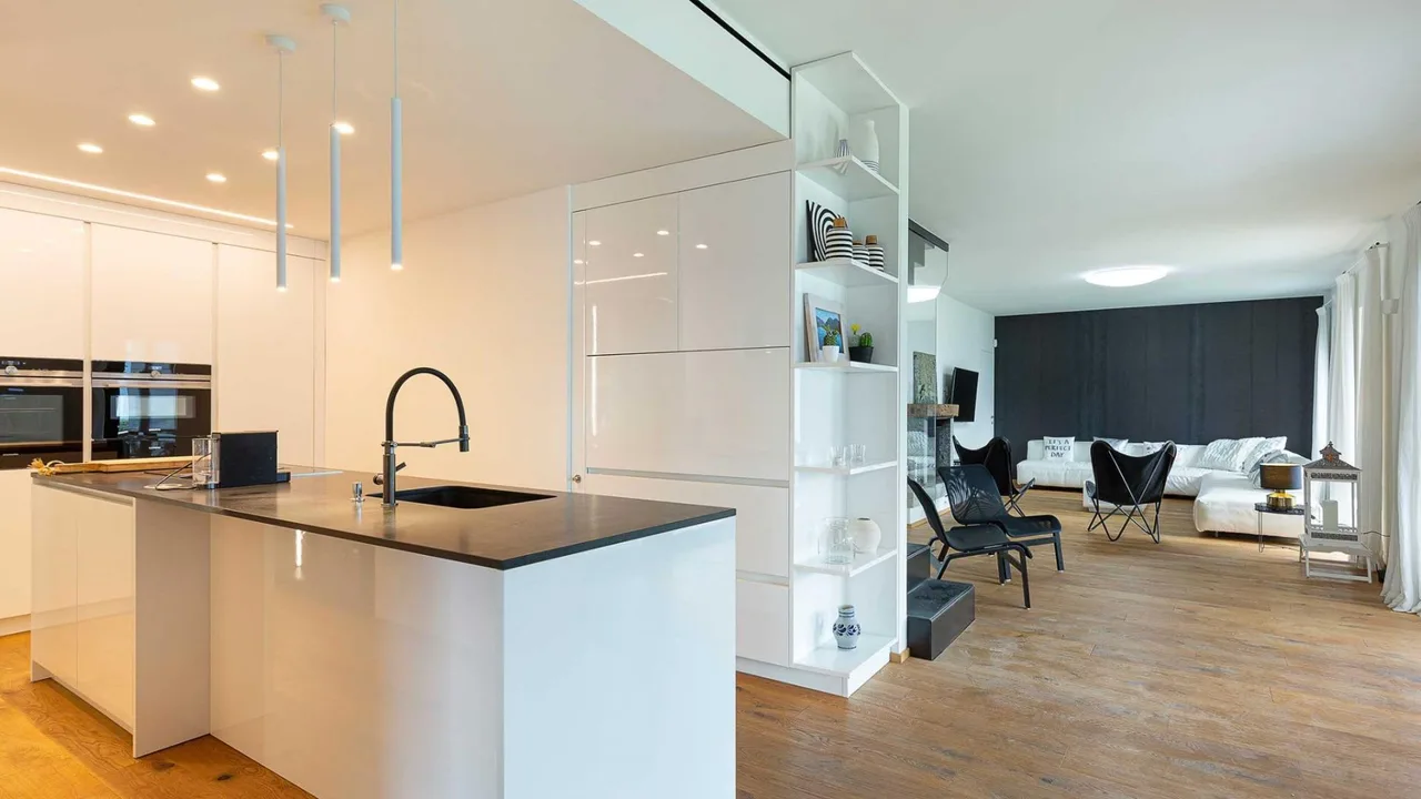Villa Frente al Lago de 4 Habitaciones con Piscina Infinita, foto 4