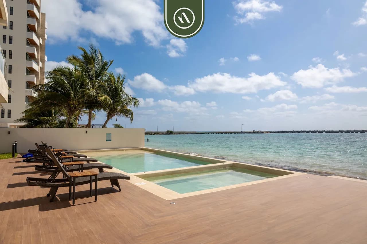 Beachfront 2BR Condo - Stuning Rooftop Pool  photo 5