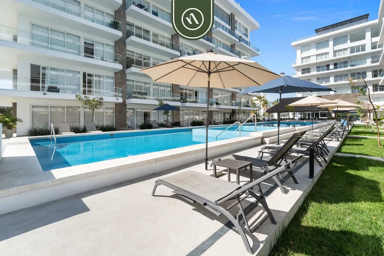 Tropical 2 BR Retreat - Close to the Beach - Pool photo 4