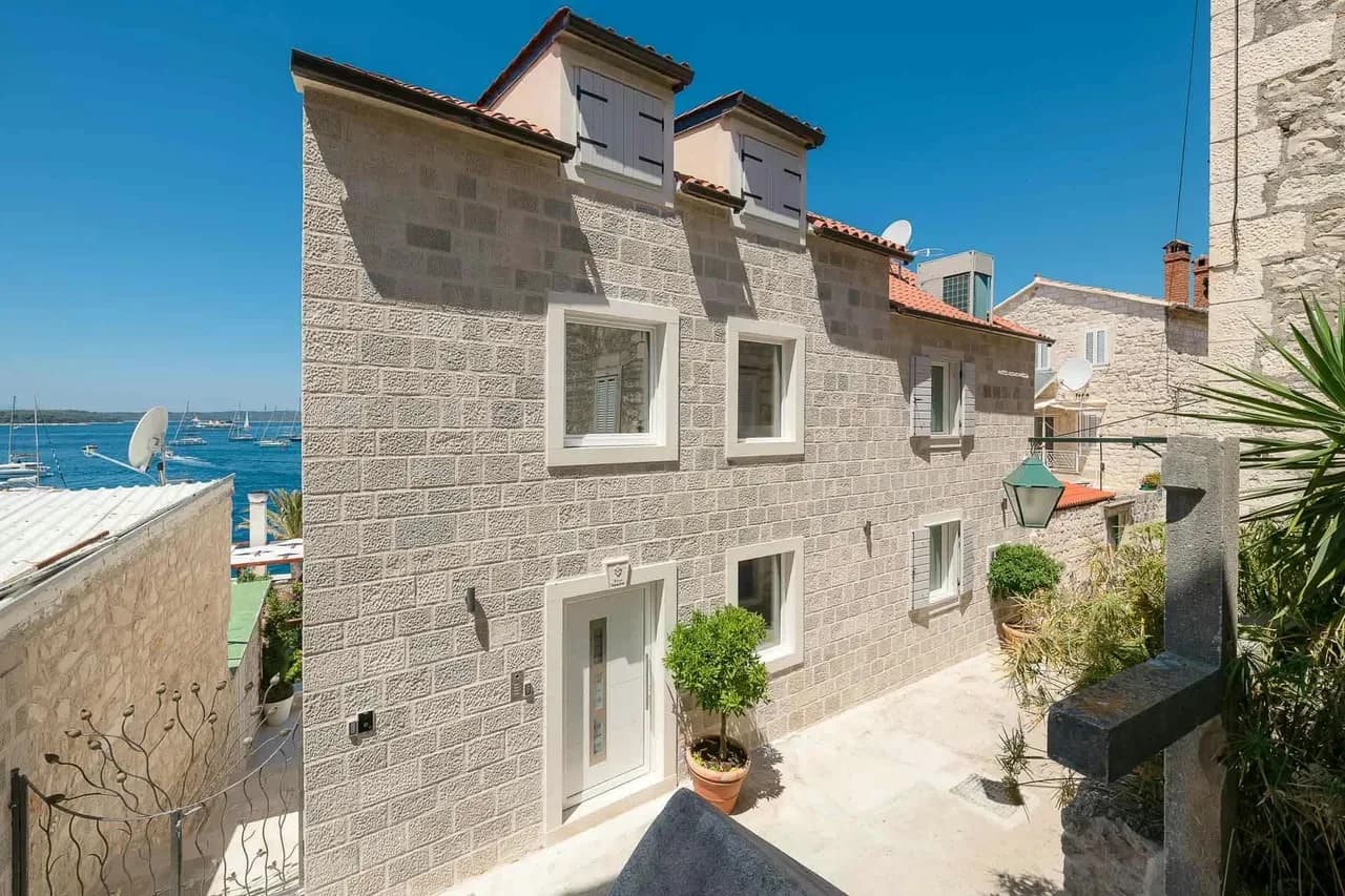 Modern Dalmatian Villa in Scenic Hvar photo 4