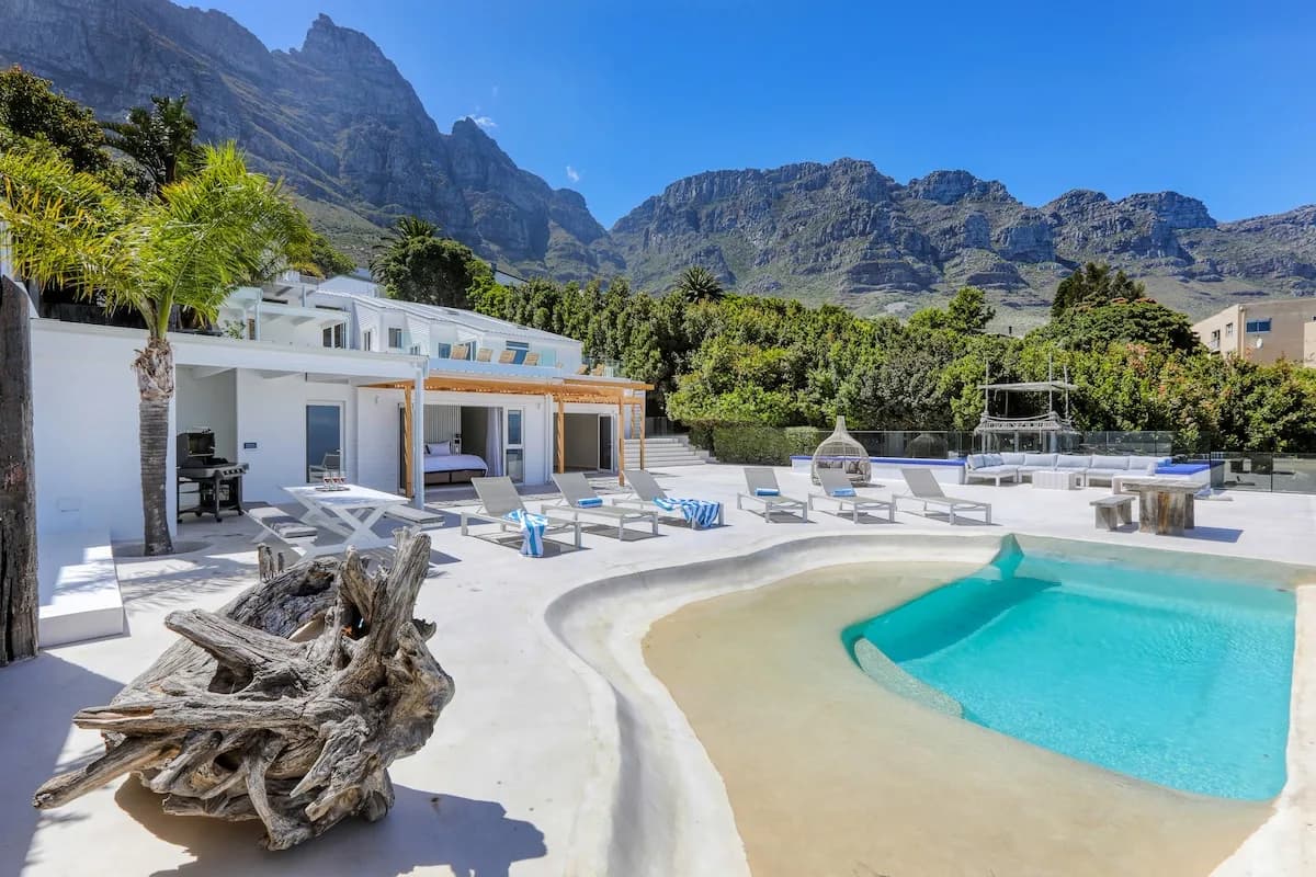 Two Views - 8 Bedroom Villa in Camps Bay & Hot Tub photo 2