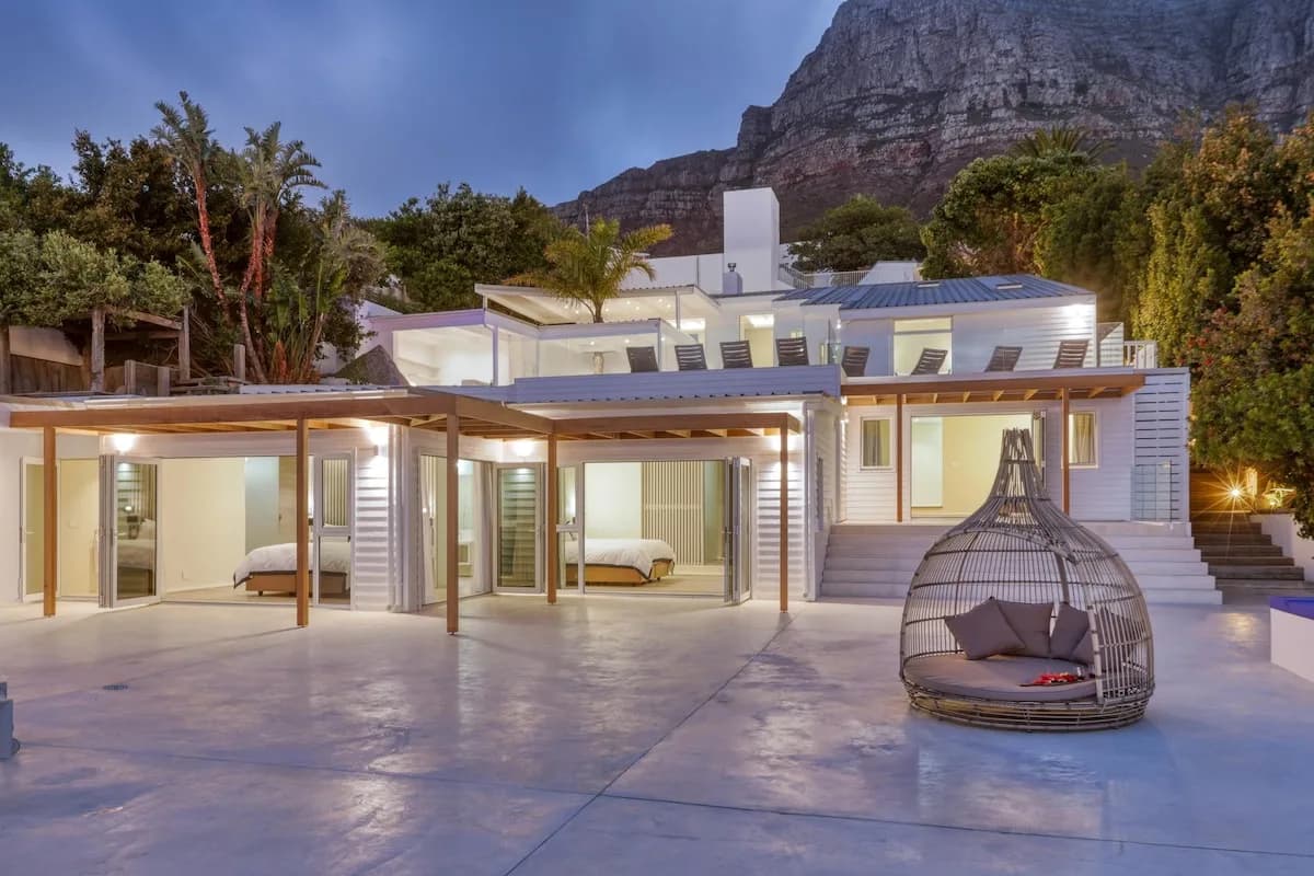 Two Views - 8 Bedroom Villa in Camps Bay & Hot Tub photo 3