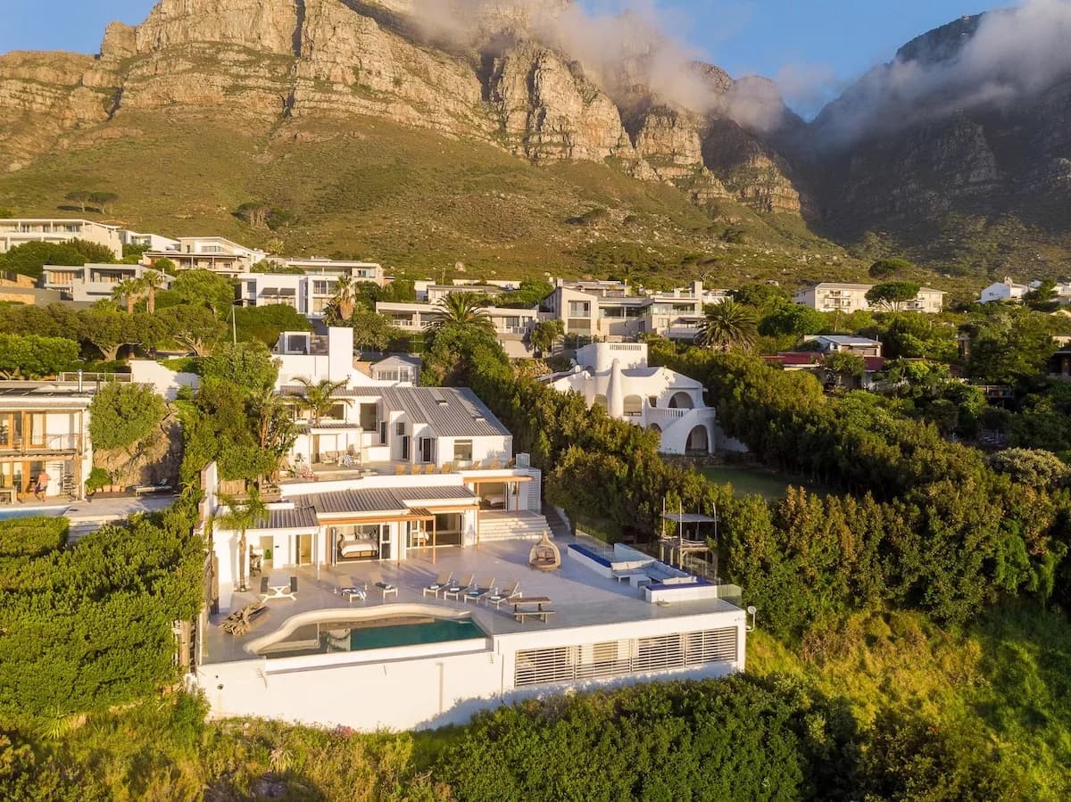 Two Views - 8 Bedroom Villa in Camps Bay & Hot Tub photo 4