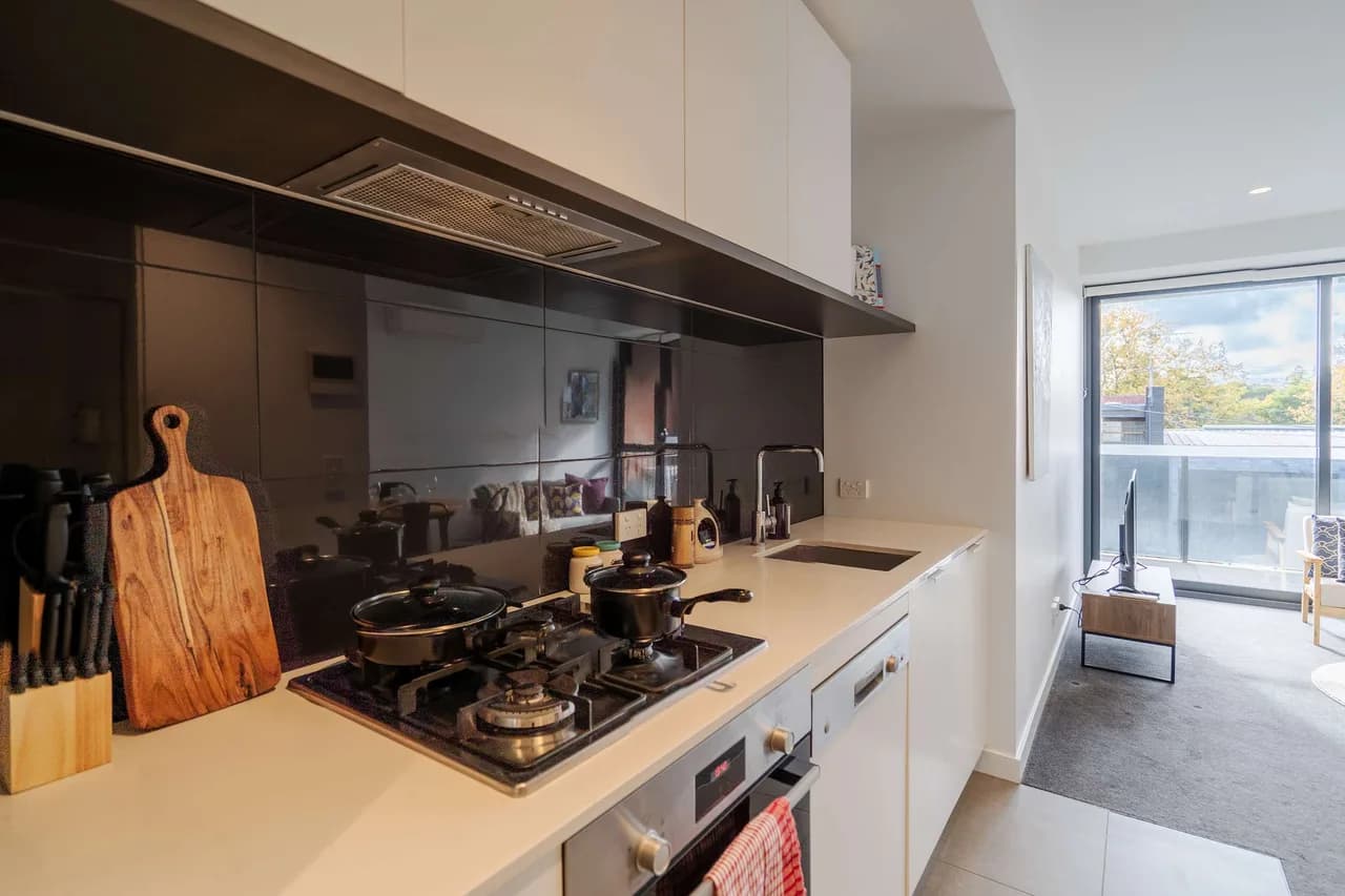 Cozy Hawthorn Apt: Near Swinburne & Glenferrie Rd photo 4