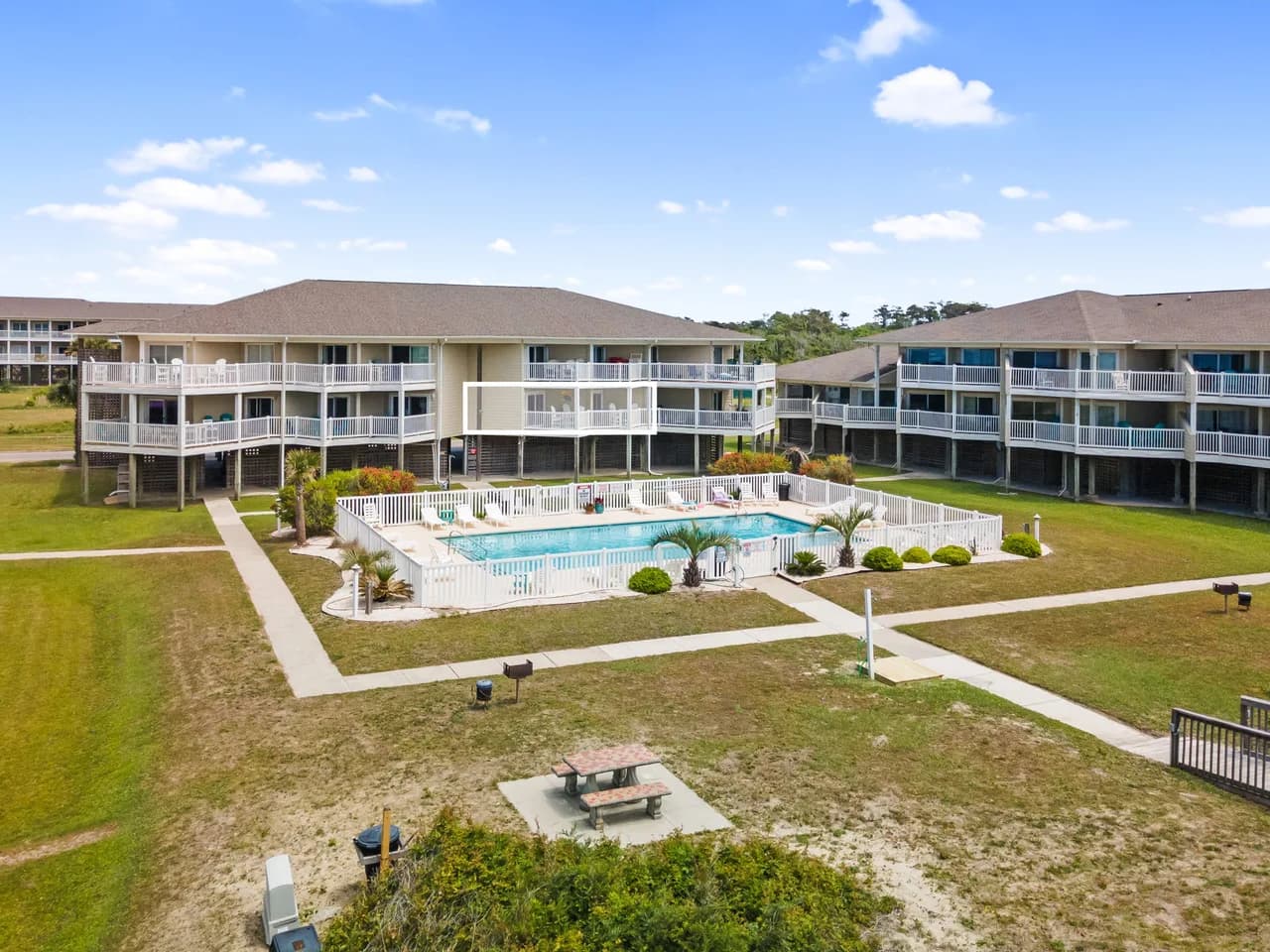 Southern Shores, Oak Island Oceanfront with Pool, Villa photo 2