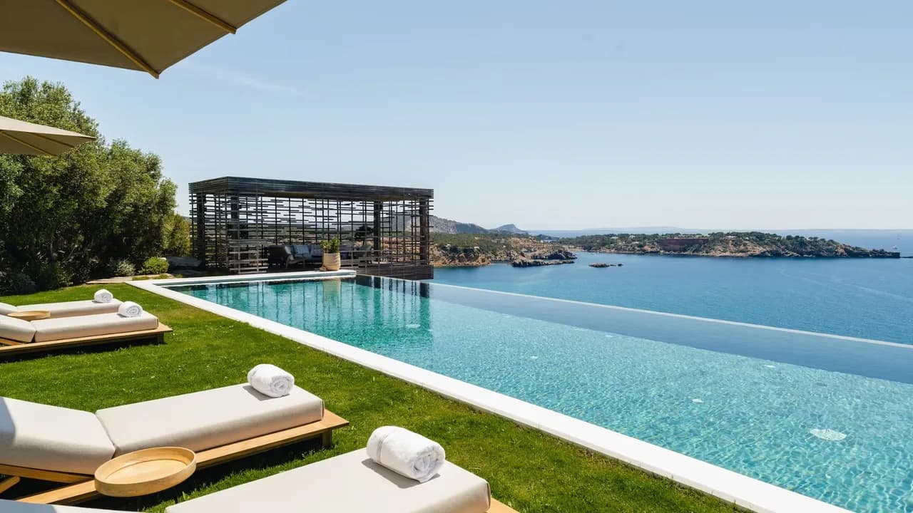 Piscina Infinita con Vista a la Bahía de Porroig, foto 4