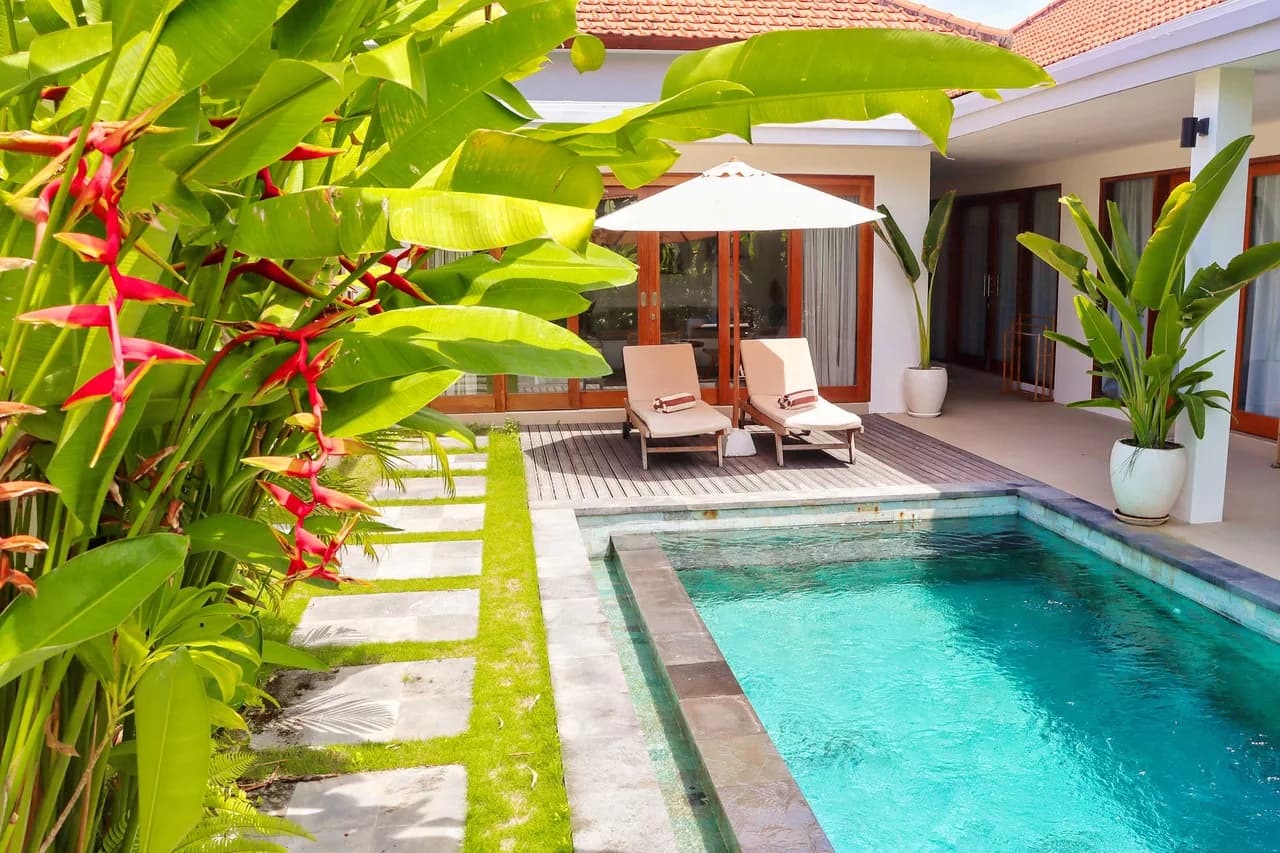 Stylish Seseh Suite Near Beach with Shared Pool photo 2
