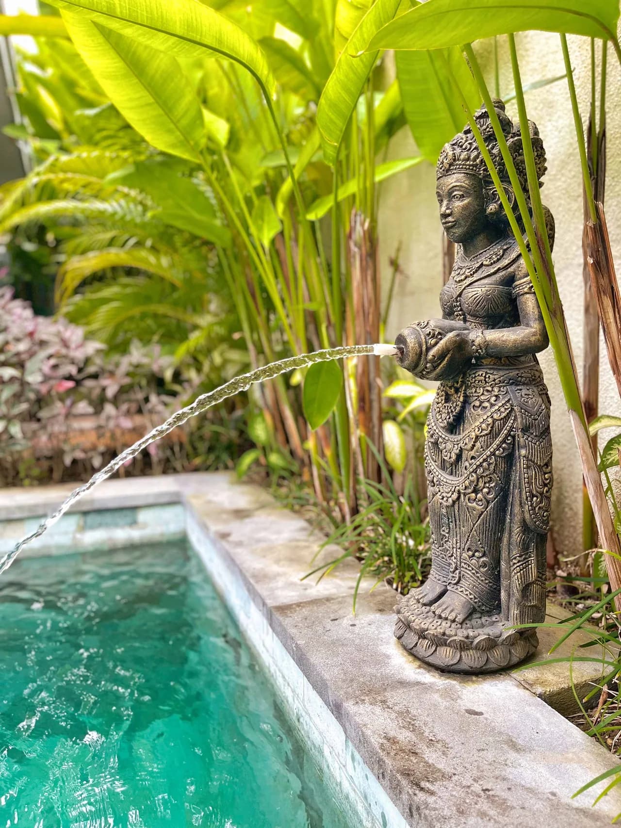 Stylish Seseh Suite Near Beach with Shared Pool photo 3