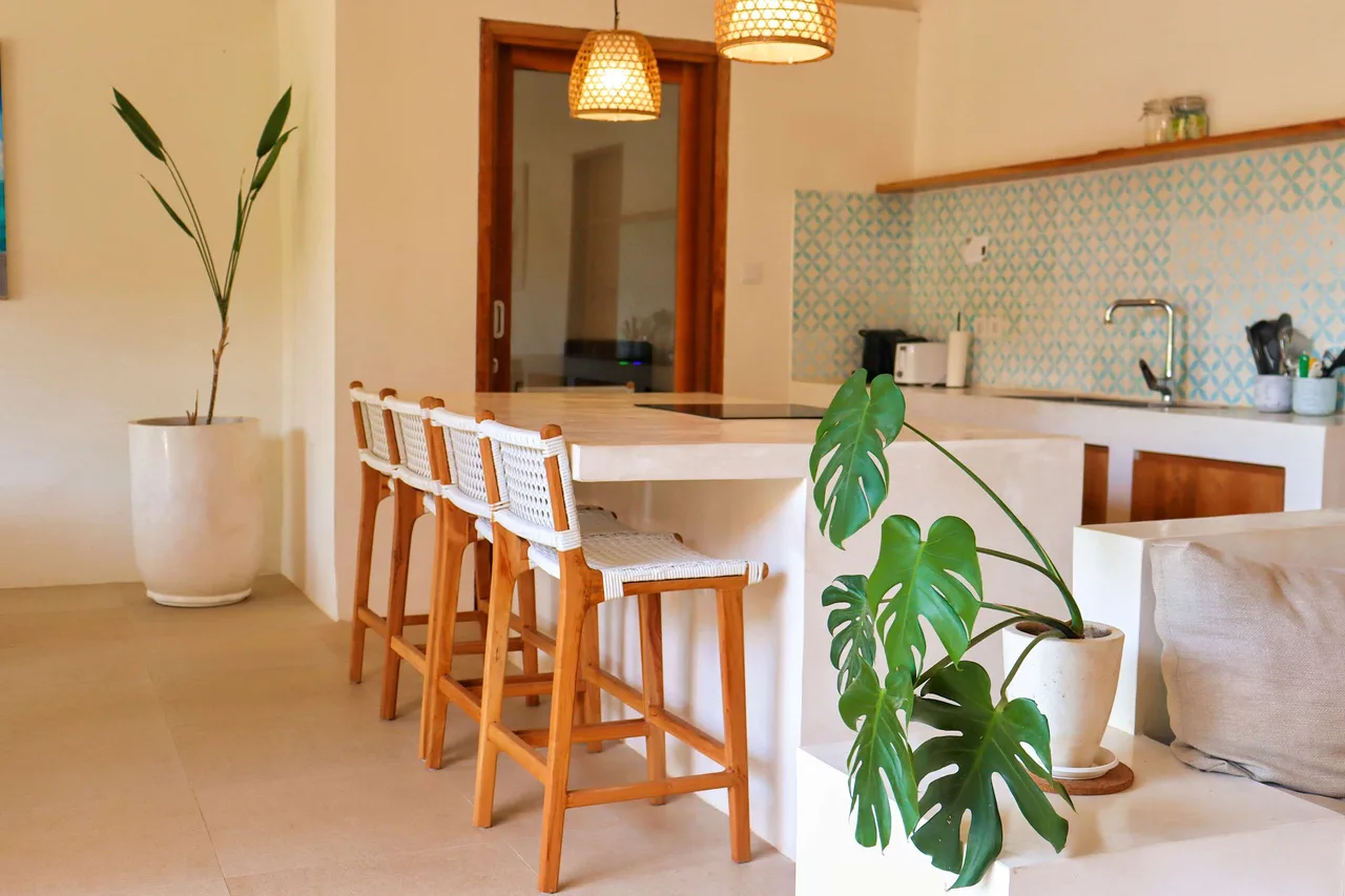 Stylish Seseh Suite Near Beach with Shared Pool photo 4