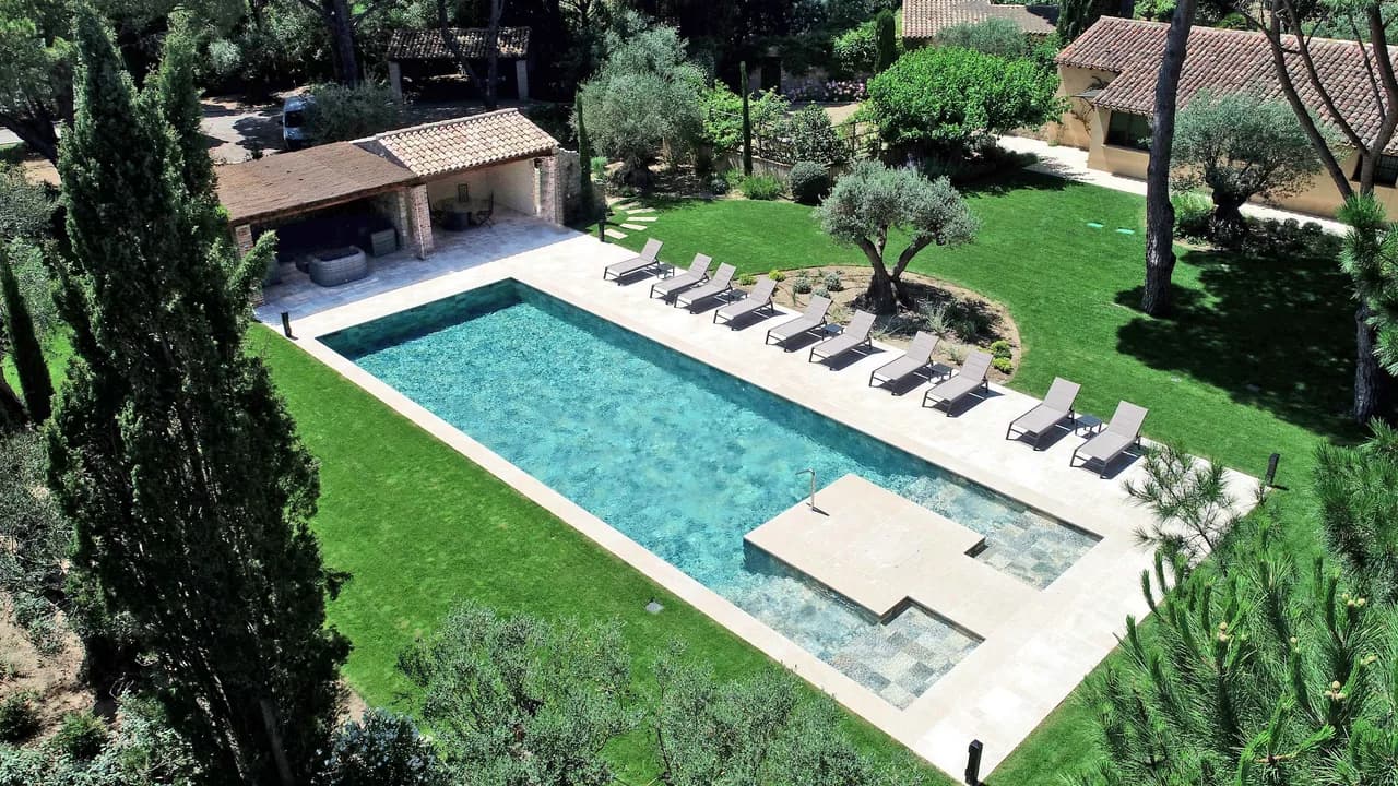 Lujosa Villa con Vista al Jardín Mediterráneo