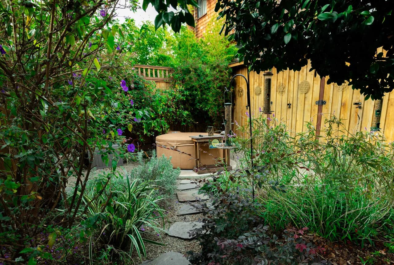 Charming Retreat with Hot Tub in San Francisco Bay, photo 2