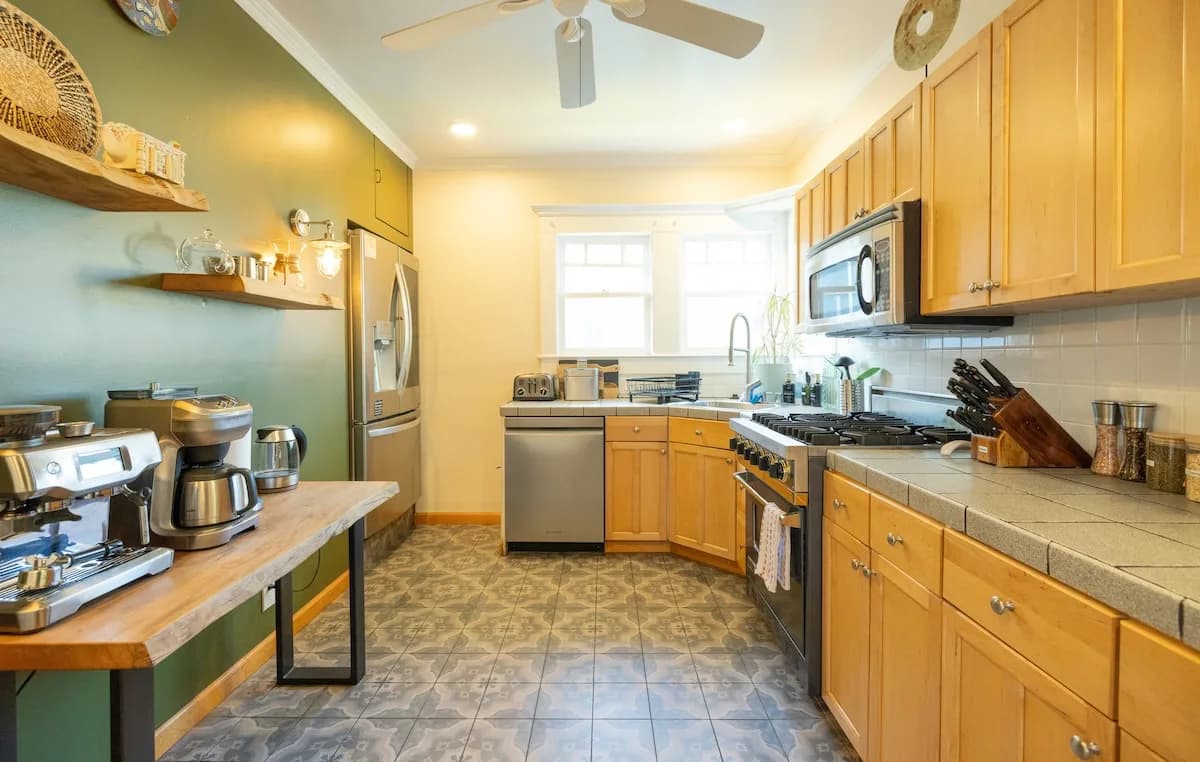 Charming Retreat with Hot Tub in San Francisco Bay, photo 5