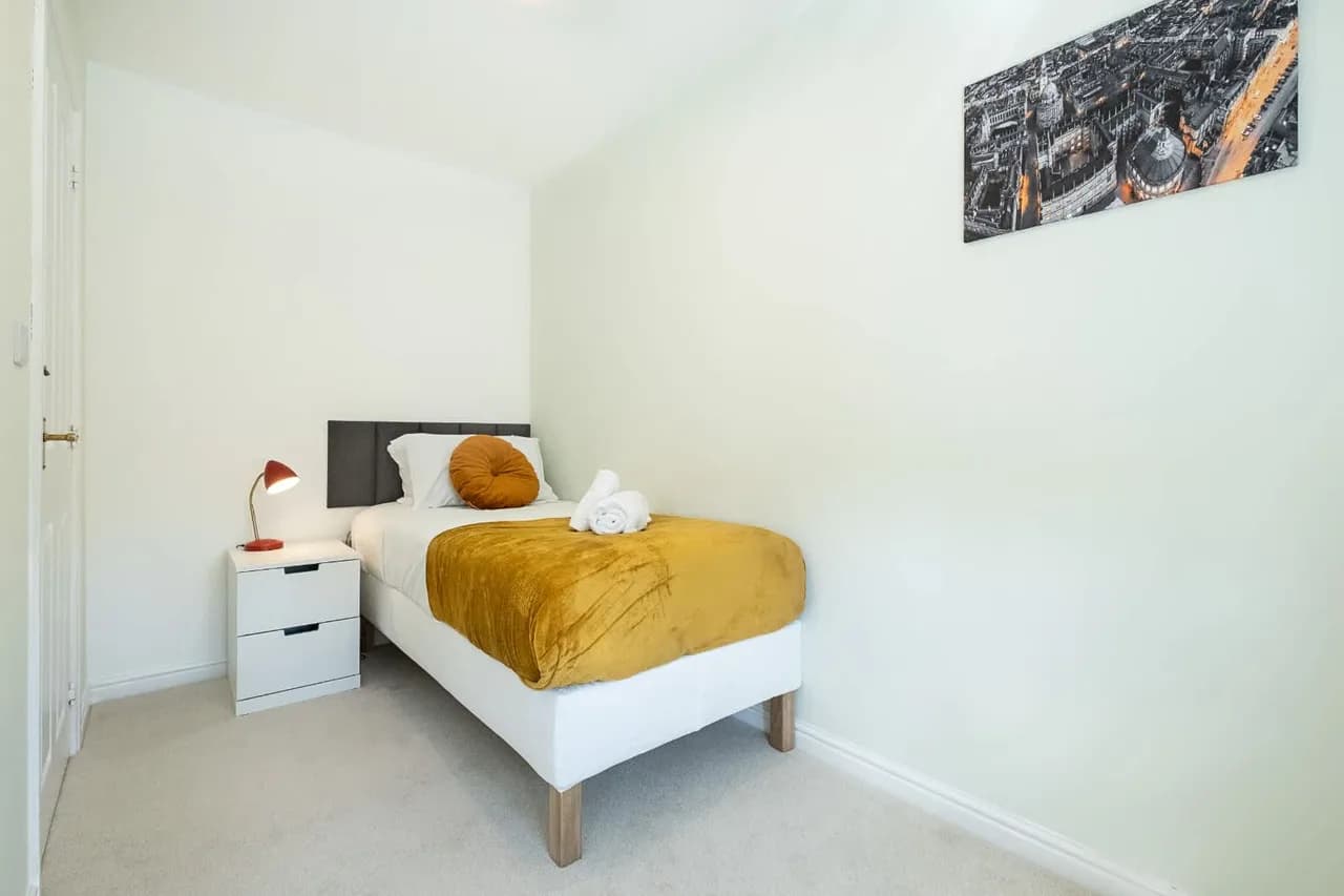 Family-Friendly House with Parking in England, foto 4