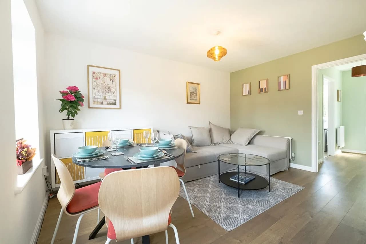 Family-Friendly House with Parking in England, foto 5
