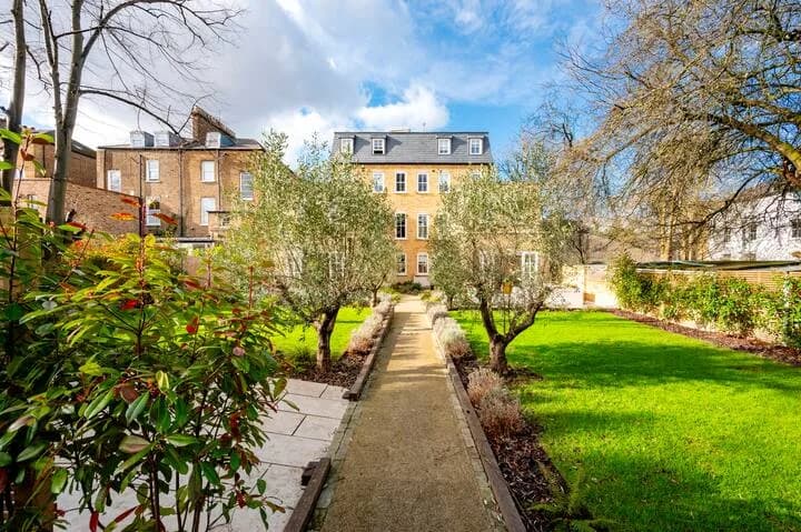 Contemporary Apartment in Leafy London Neighbourhood, photo 4
