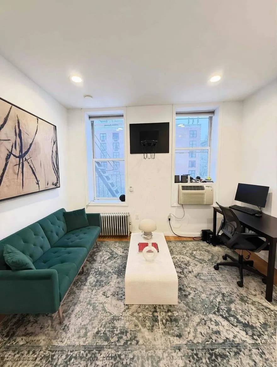 Stylish Soho 1BR with home office  photo 3