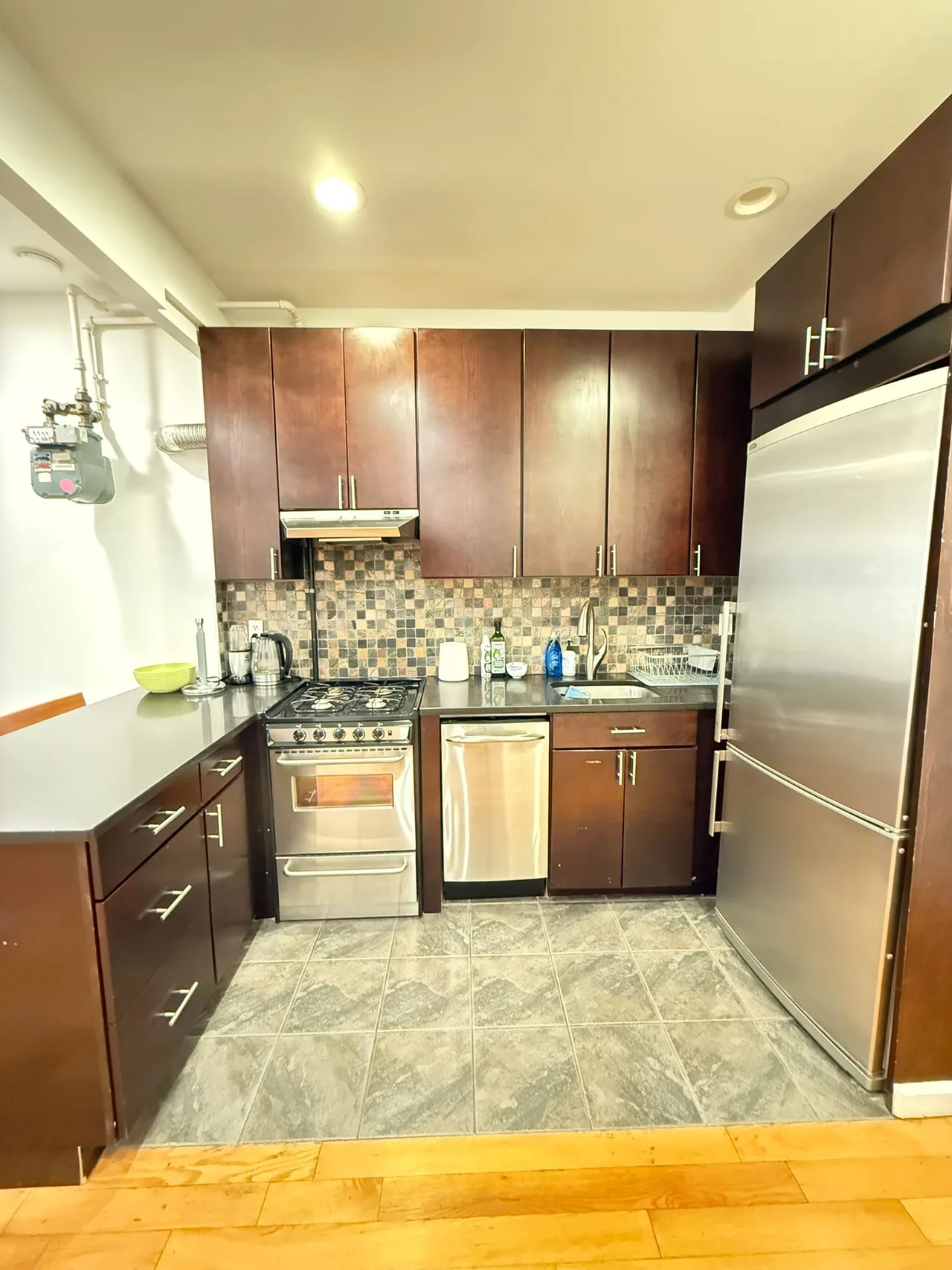 Stylish Soho 1BR with home office  photo 5