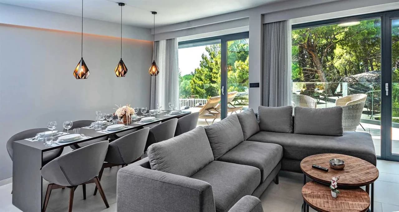 Coastal Sophistication With Heated Swimming Pool photo 2