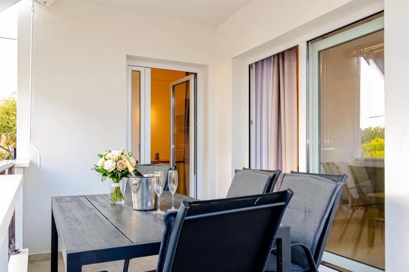 Apartment With Balcony And Parking 1
