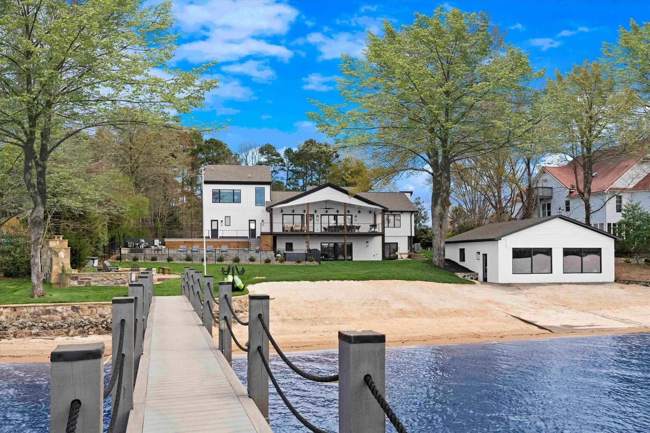 Beachfront Vacation Home in Mooresville, North Carolina photo 5