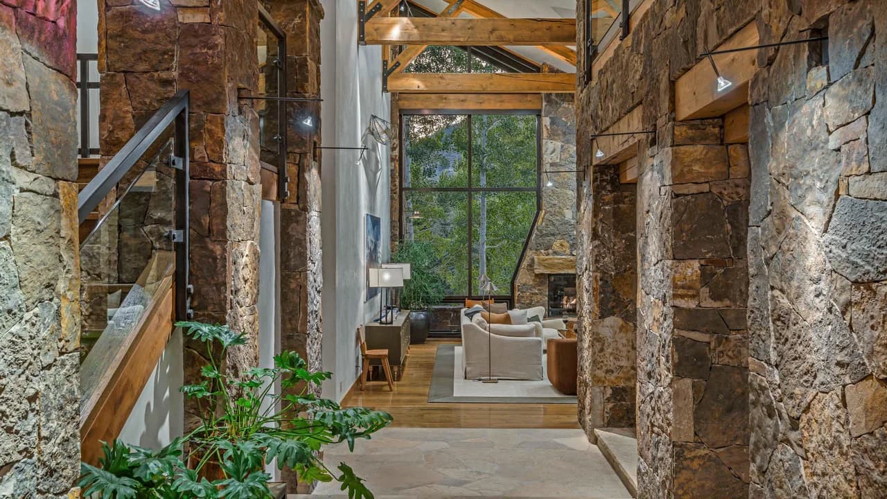 Charming Mountain-View Vacation Home in Avon, Foto 4