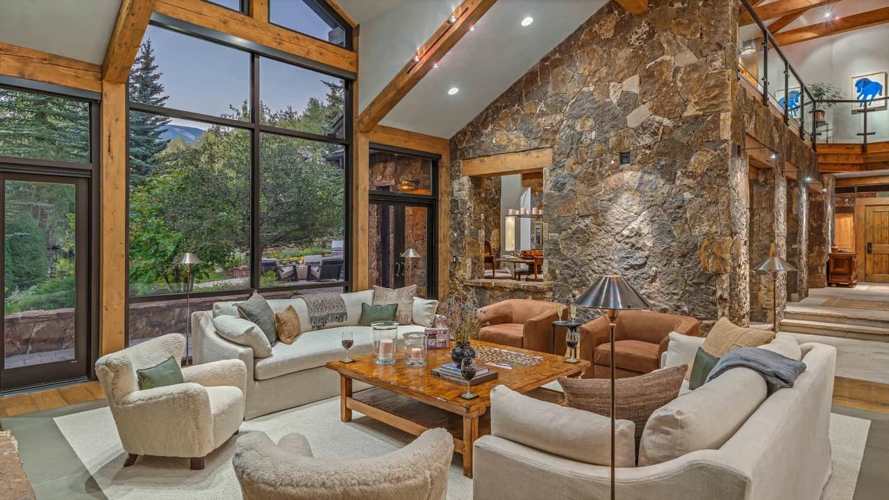 Charming Mountain-View Vacation Home in Avon, Foto 5