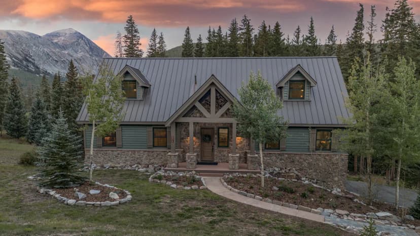 Starlit Pines Lodge