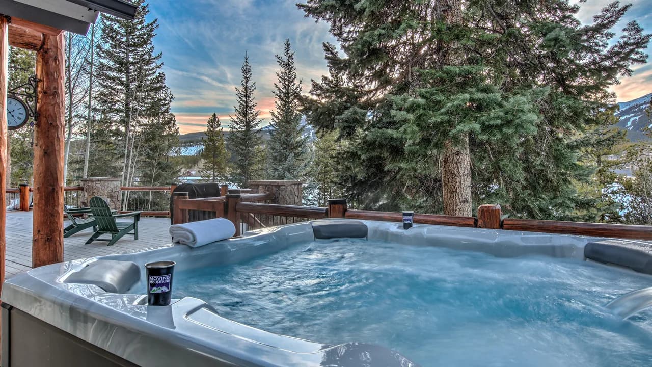 Mountain Bear Lodge photo 2